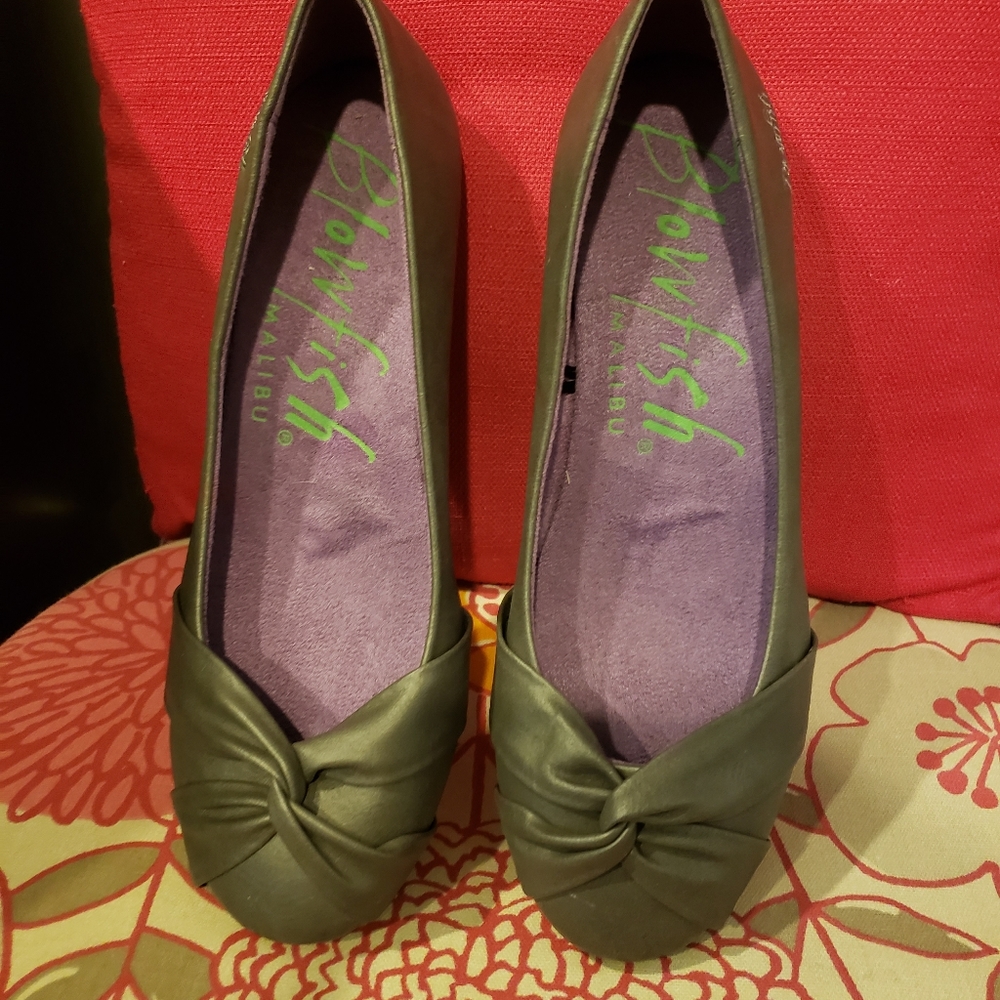 Blowfish size 8 flats gray